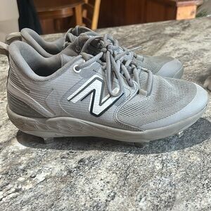 USED New Balance Men's Gray Athletic Shoes Baseball Cleats
